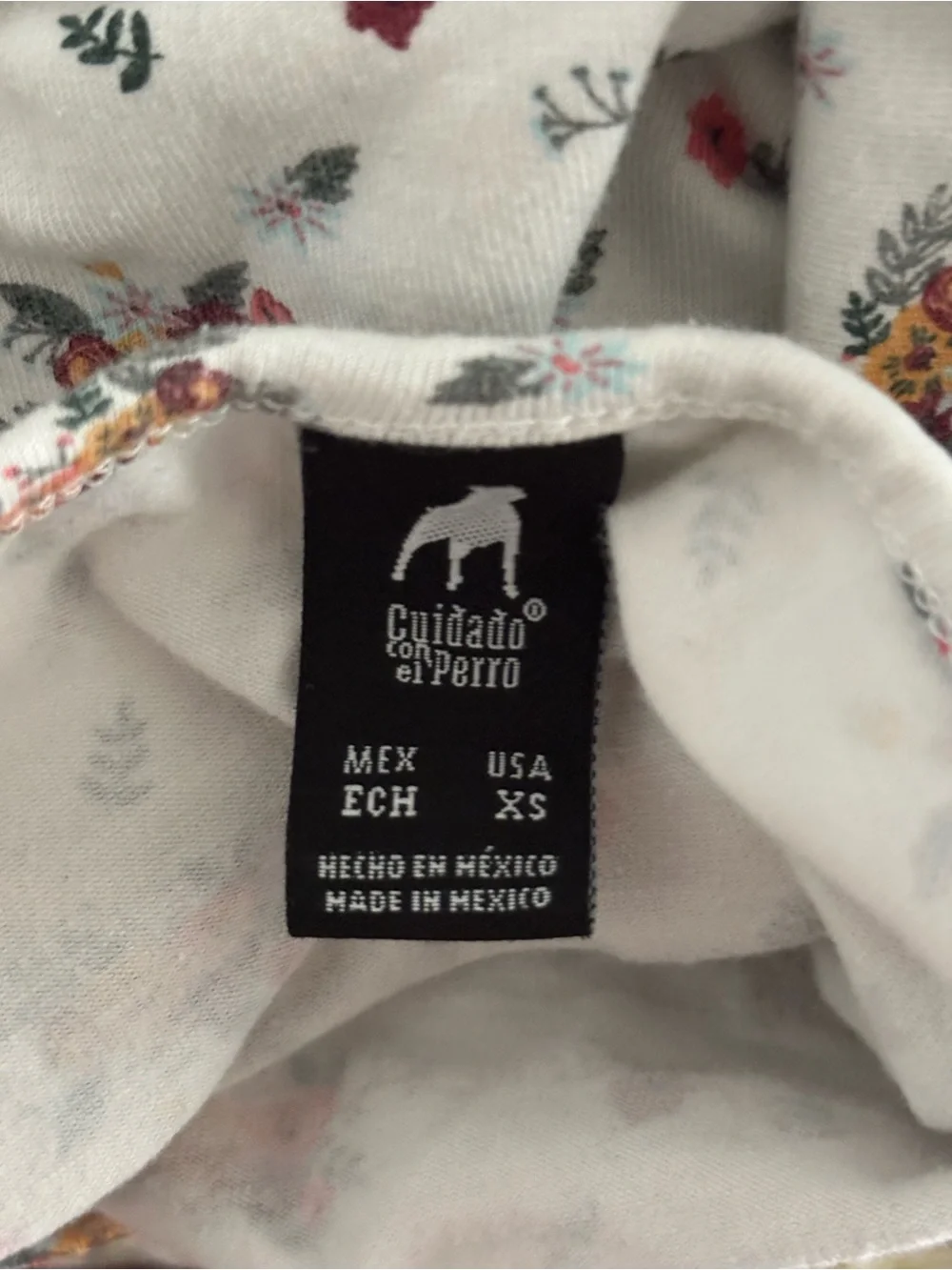 Cuidado Con El Perro Women’s Floral Sleeve Detail Stylish Essential White Top